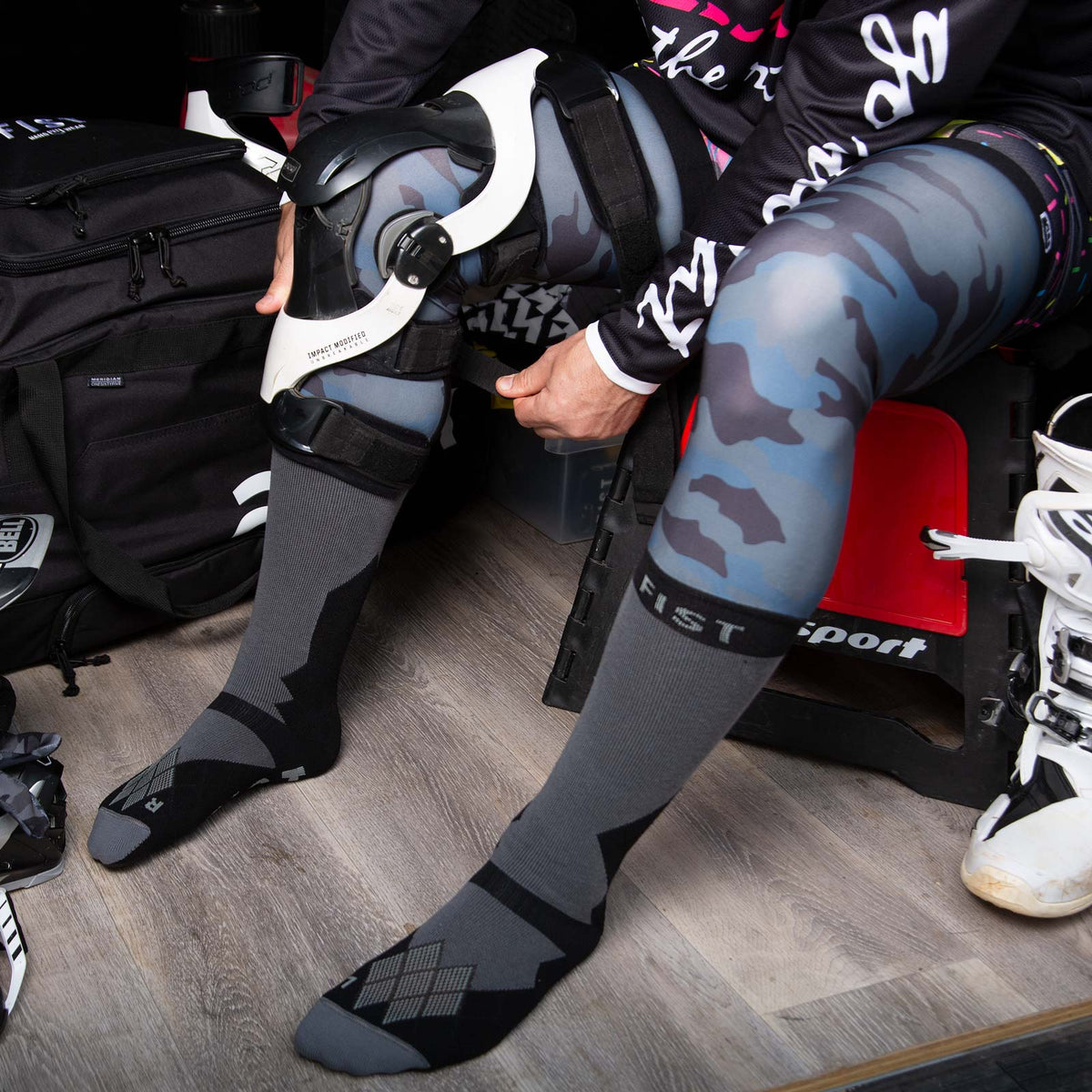 COVERT CAMO KNEE BRACE SOCKS