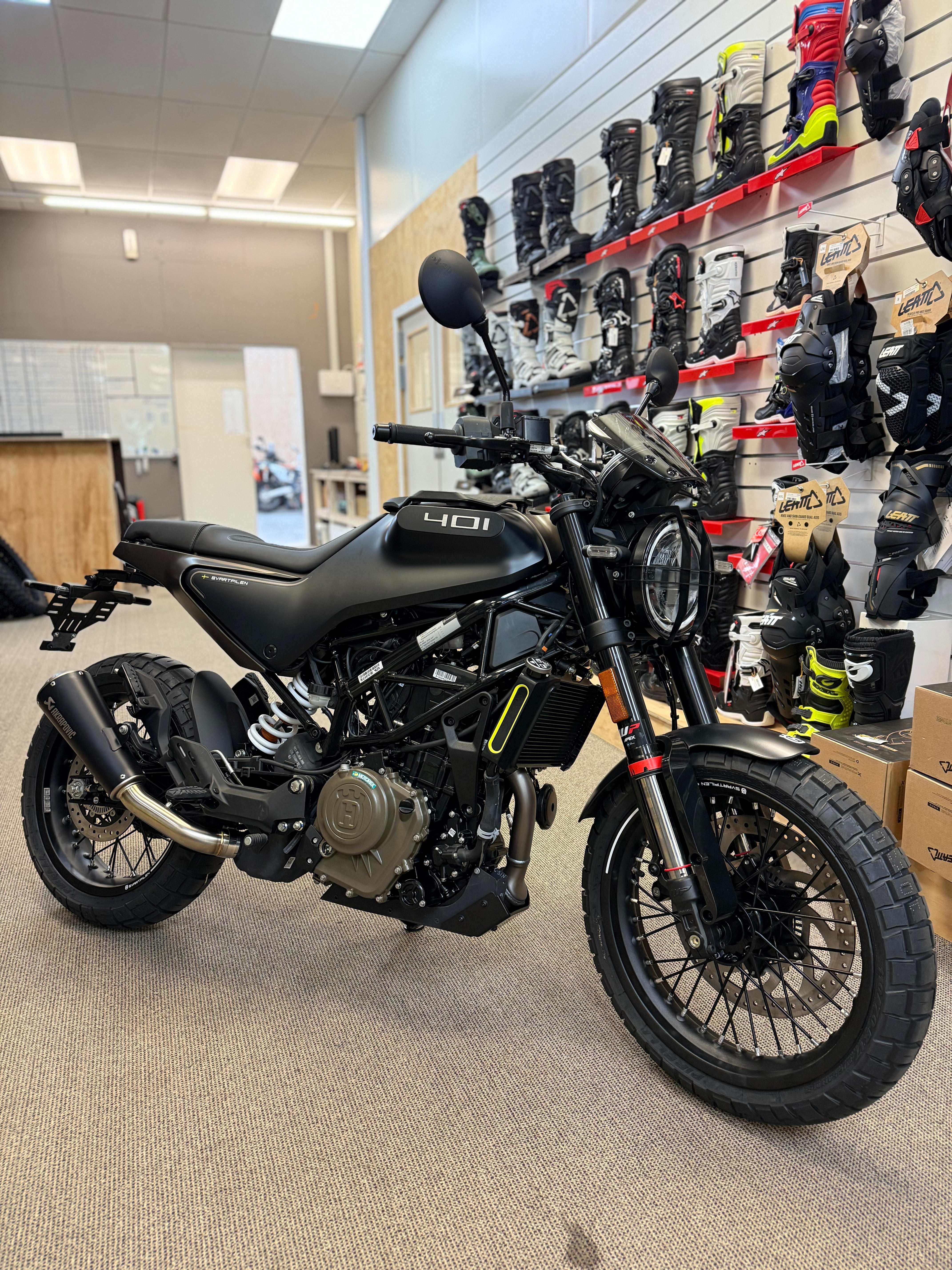 Husqvarna Svartpilen 401 2023 - Loaded With Accessories