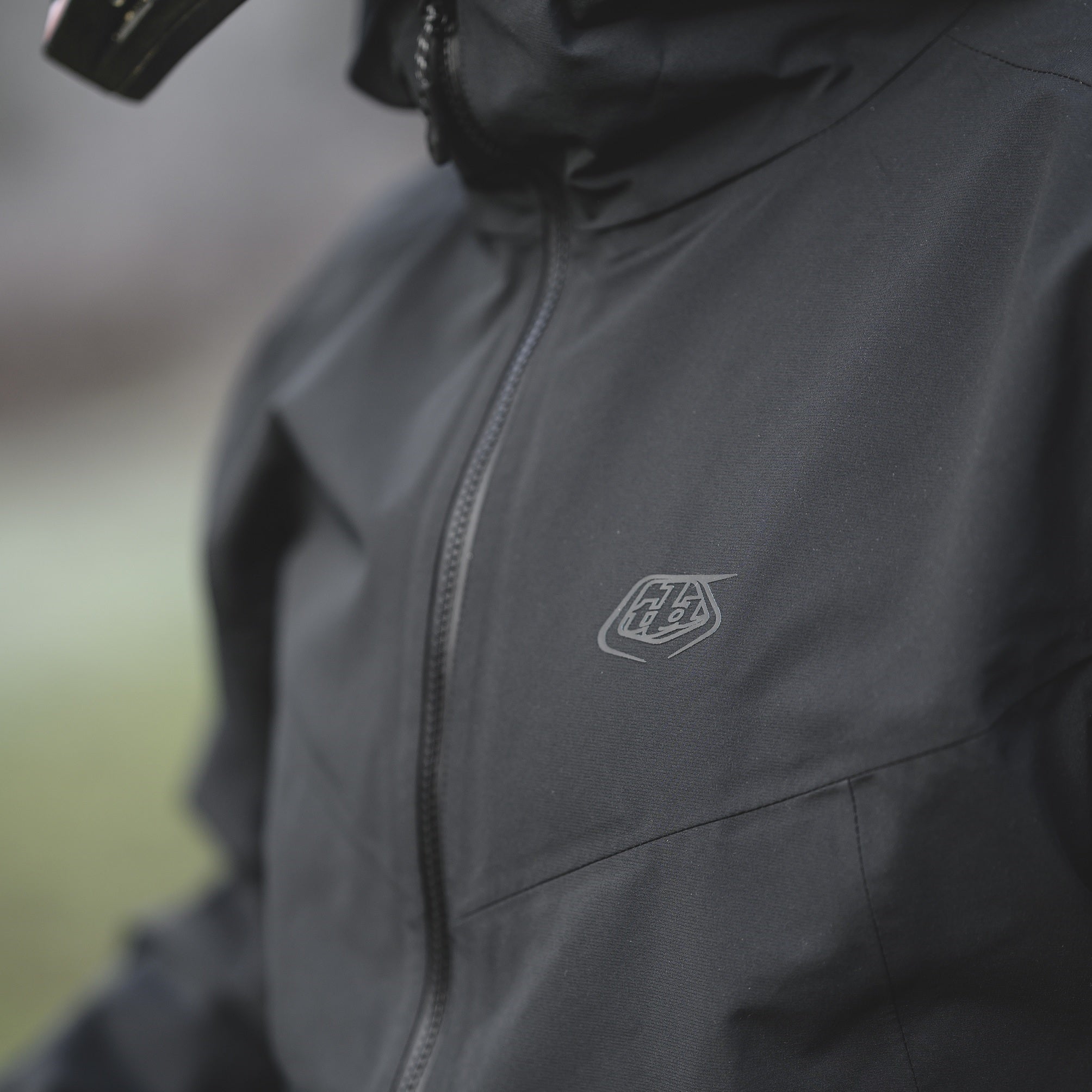 DESCENT JACKET BLACK