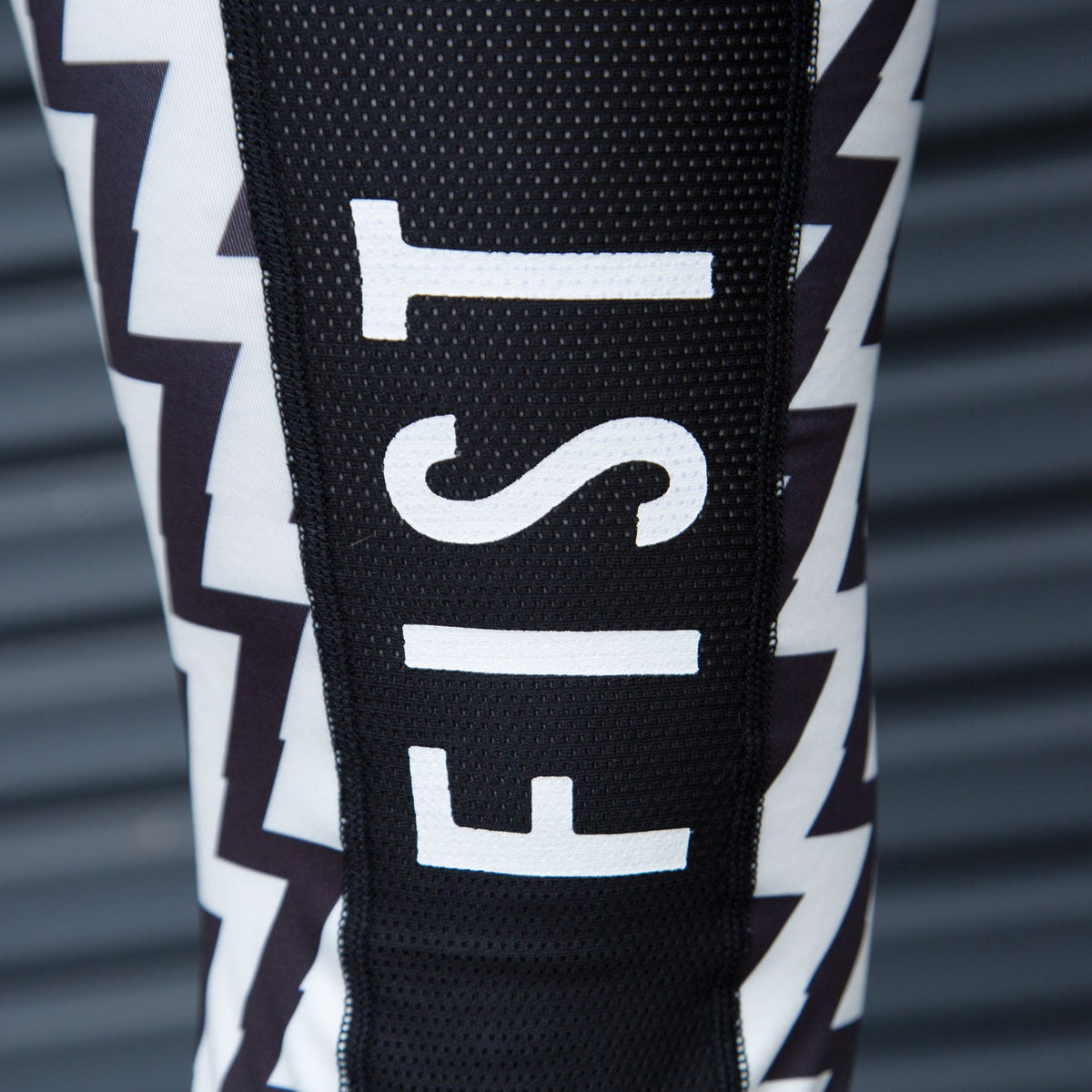 BOLT KNEE BRACE SOCKS