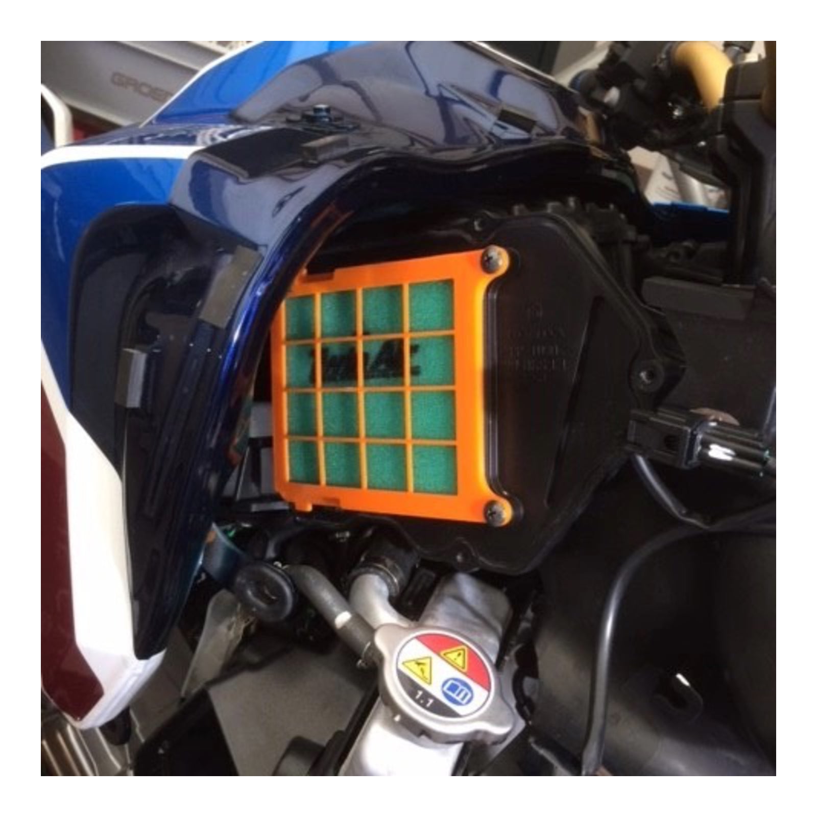 TWIN AIR PRE-OILED AIR FILTER (FR) & FLTR FRMES (2 PCS) HON